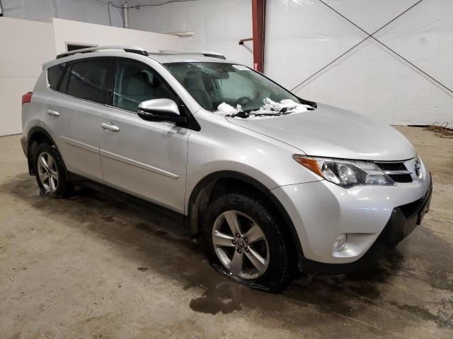 2T3RFREV7FW368436 - 2015 TOYOTA RAV4 XLE SILVER photo 4