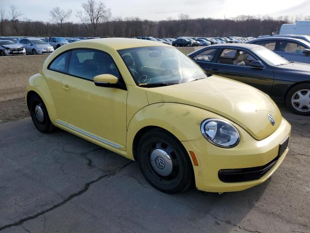 3VWJX7AT3DM610685 - 2013 VOLKSWAGEN BEETLE YELLOW photo 4