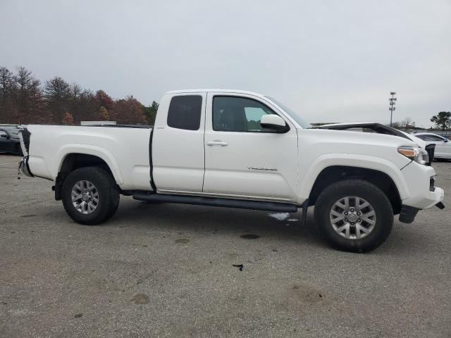 5TFSZ5AN4JX160087 - 2018 TOYOTA TACOMA ACCESS CAB WHITE photo 4