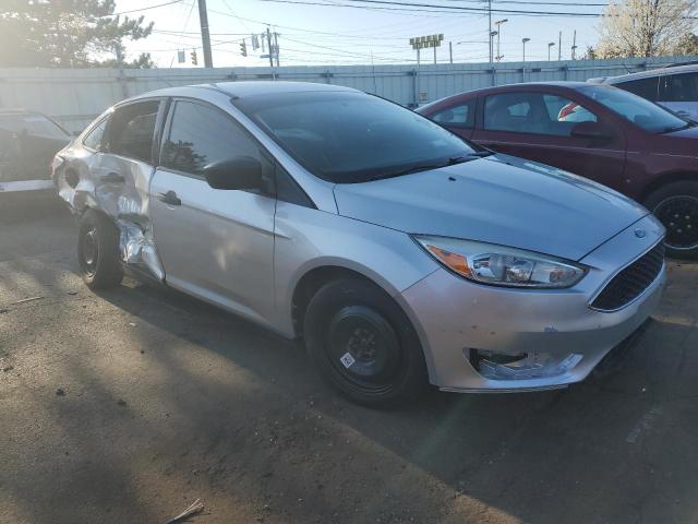 1FADP3E23JL230162 - 2018 FORD FOCUS S SILVER photo 4