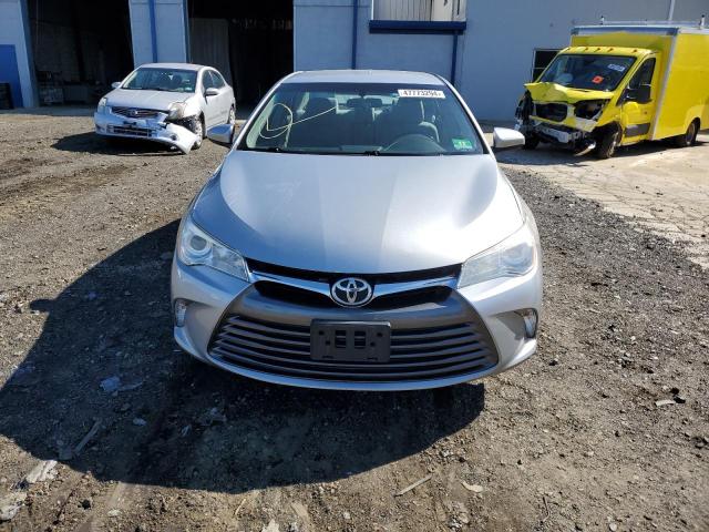 4T1BF1FK1HU313158 - 2017 TOYOTA CAMRY LE SILVER photo 5