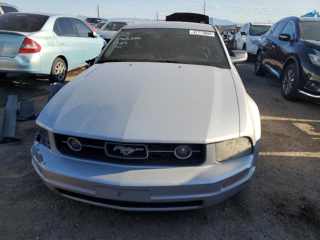 1ZVFT80N475208677 - 2007 FORD MUSTANG SILVER photo 5