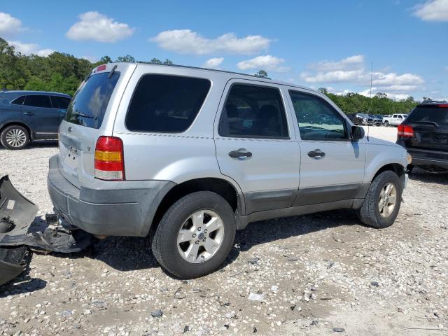 1FMYU93175KC21389 - 2005 FORD ESCAPE XLT SILVER photo 3