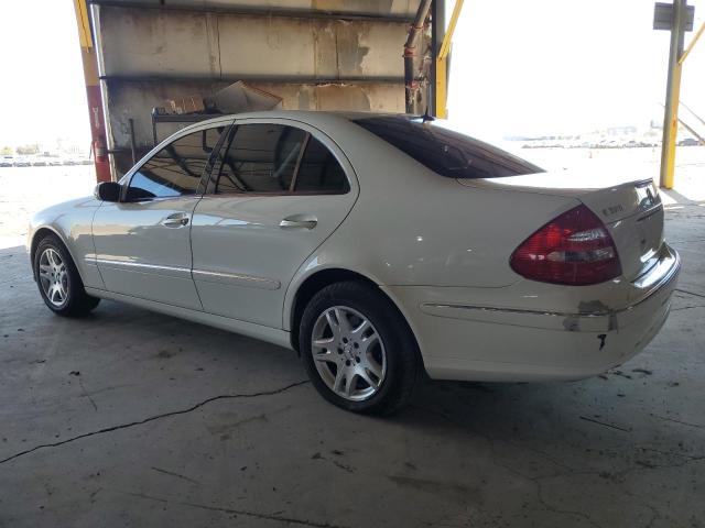 WDBUF65J35A728447 - 2005 MERCEDES-BENZ E 320 WHITE photo 2