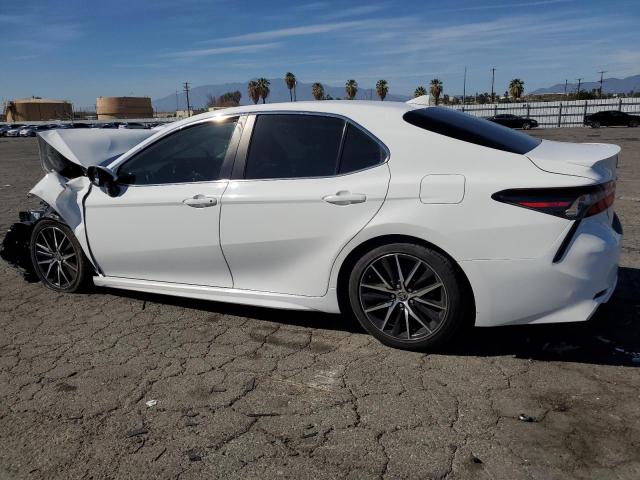 4T1G11AK8PU118362 - 2023 TOYOTA CAMRY SE NIGHT SHADE WHITE photo 2