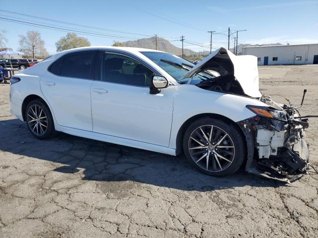 4T1G11AK8PU118362 - 2023 TOYOTA CAMRY SE NIGHT SHADE WHITE photo 4