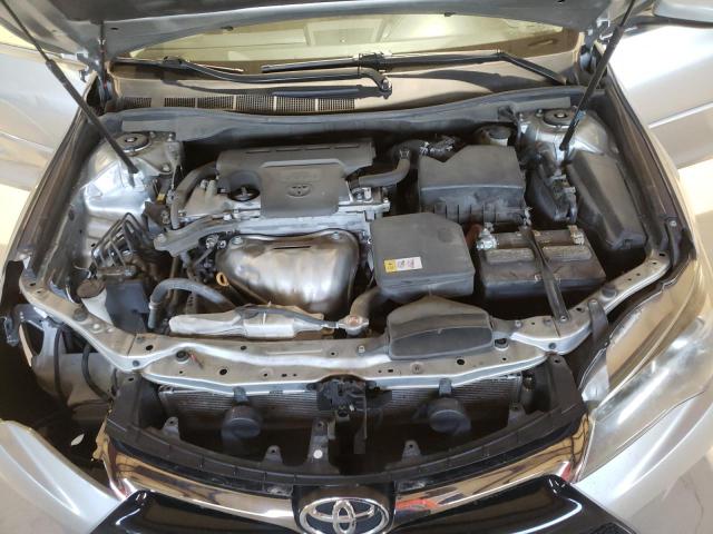 4T1BF1FK3HU436704 - 2017 TOYOTA CAMRY LE SILVER photo 11