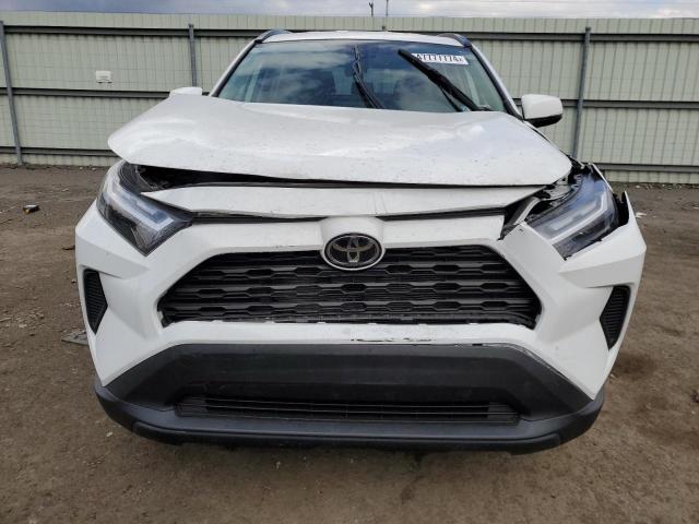 2T3P1RFV6PW333876 - 2023 TOYOTA RAV4 XLE WHITE photo 5