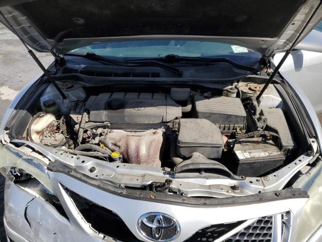 4T1BF3EK8AU108844 - 2010 TOYOTA CAMRY BASE SILVER photo 11