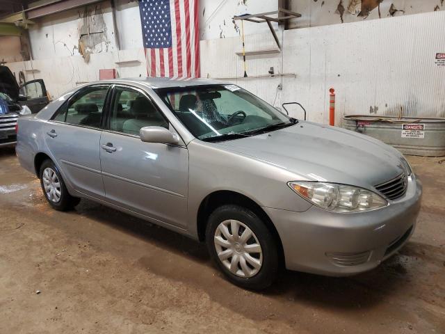 4T1BE32K15U547929 - 2005 TOYOTA CAMRY LE SILVER photo 4