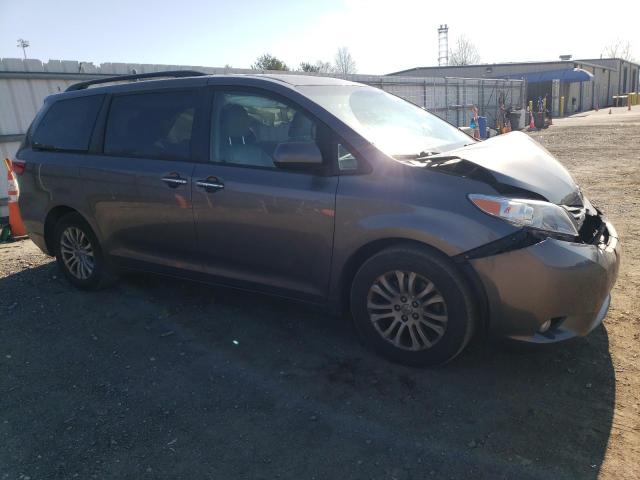 5TDYZ3DC2HS897622 - 2017 TOYOTA SIENNA XLE GRAY photo 4