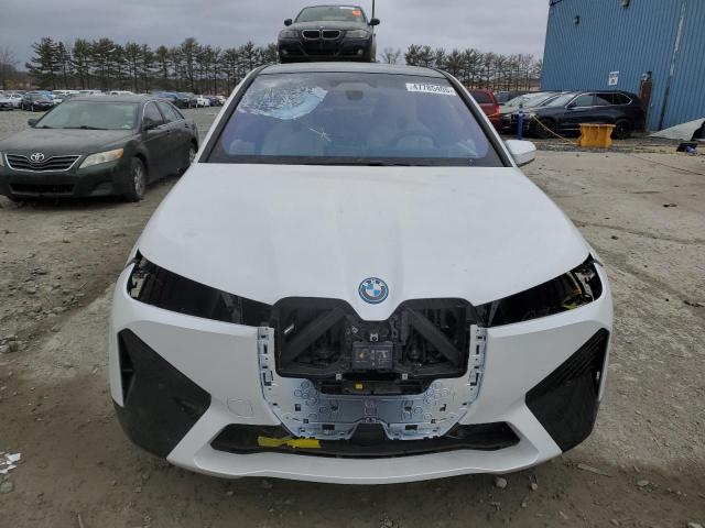 WB523CF09SCU44676 - 2025 BMW IX XDRIVE50 WHITE photo 5