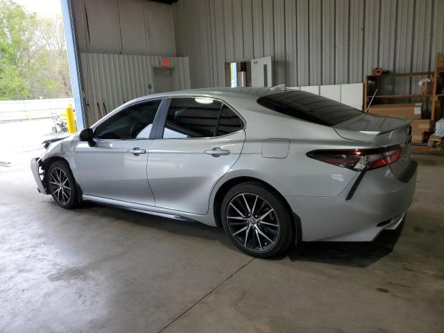 4T1T11AK0PU080690 - 2023 TOYOTA CAMRY SE NIGHT SHADE SILVER photo 2
