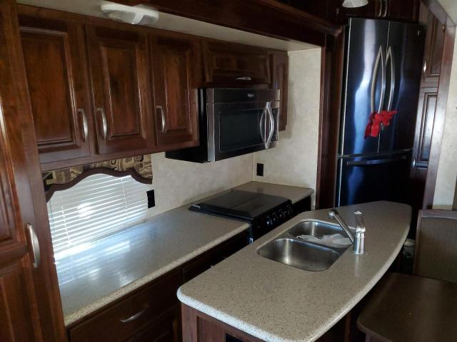 4YDF35827E4730215 - 2014 KEYSTONE MONTANA BEIGE photo 5