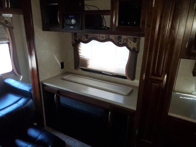 4YDF35827E4730215 - 2014 KEYSTONE MONTANA BEIGE photo 6