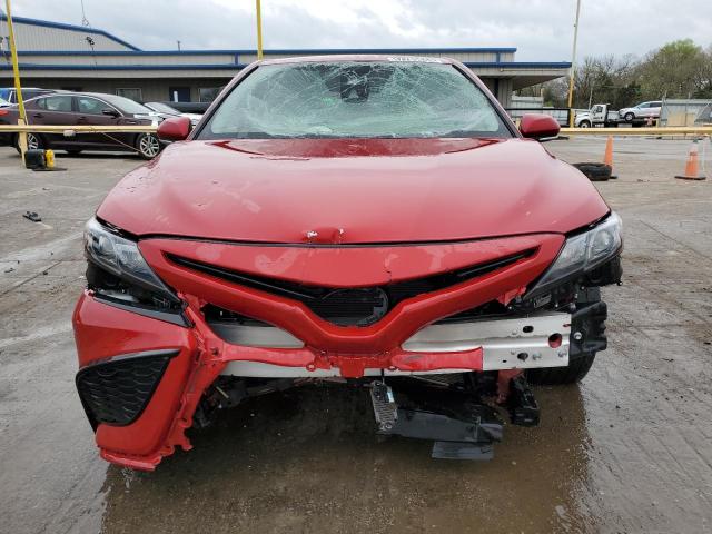 4T1G11AK3PU104269 - 2023 TOYOTA CAMRY SE NIGHT SHADE RED photo 5