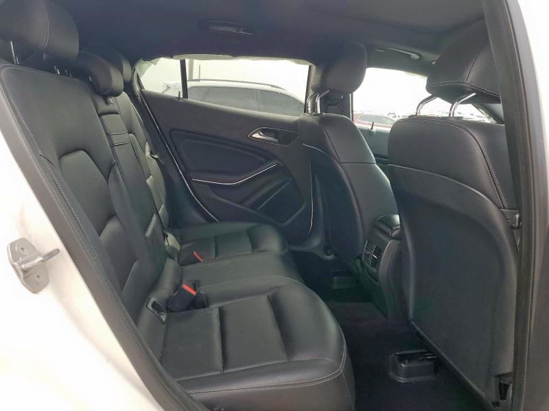 WDCTG4EB0JJ477835 - 2018 MERCEDES-BENZ GLA 250 Beyaz fotoğraf 10