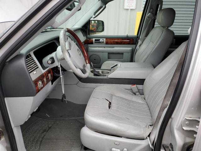 5LMFU28R34LJ41140 - 2004 LINCOLN NAVIGATOR 银色 照片 7