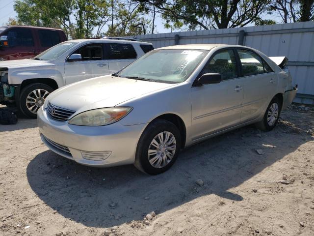 JTDBE32K963041258 - 2006 TOYOTA CAMRY LE SILVER photo 1