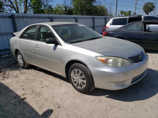 JTDBE32K963041258 - 2006 TOYOTA CAMRY LE SILVER photo 4