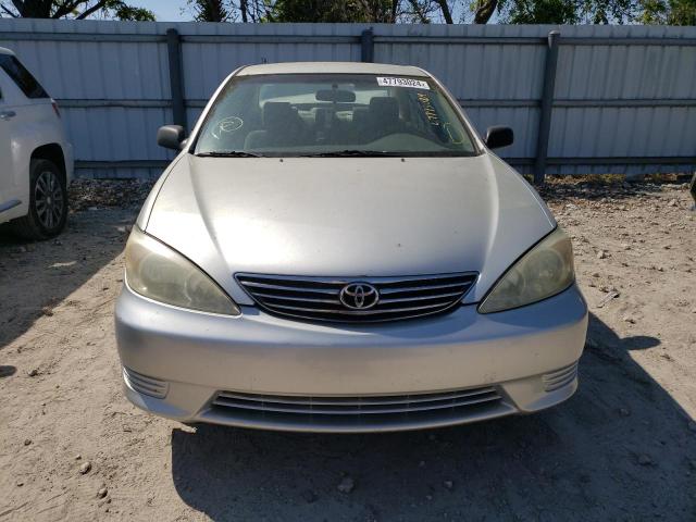 JTDBE32K963041258 - 2006 TOYOTA CAMRY LE SILVER photo 5