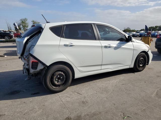 KMHCT5AE4GU242414 - 2016 HYUNDAI ACCENT SE WHITE photo 3