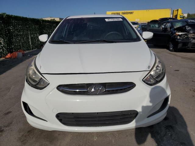 KMHCT5AE4GU242414 - 2016 HYUNDAI ACCENT SE WHITE photo 5