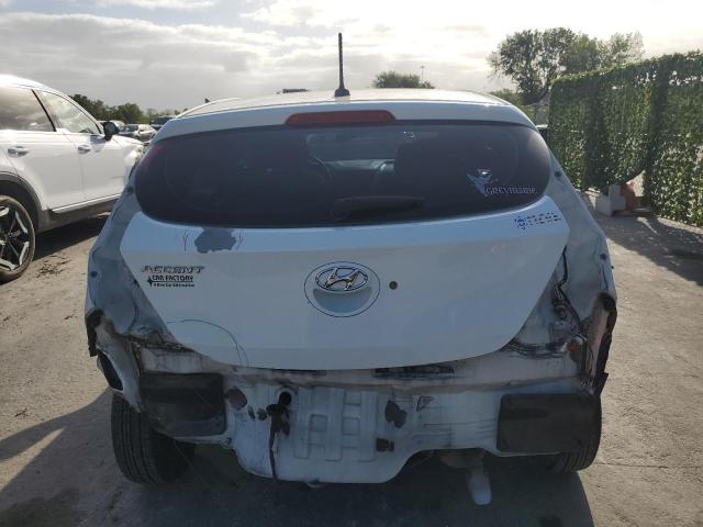 KMHCT5AE4GU242414 - 2016 HYUNDAI ACCENT SE WHITE photo 6