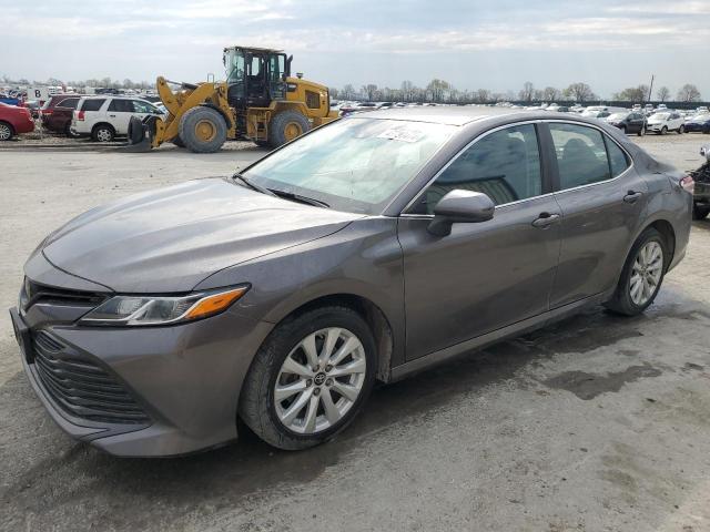 4T1B11HK0JU098194 - 2018 TOYOTA CAMRY L GRAY photo 1