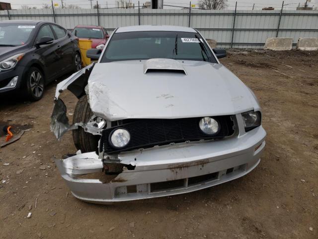 1ZVFT82H965196595 - 2006 FORD MUSTANG GT SILVER photo 5