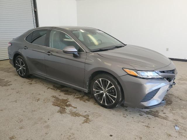 4T1G11AKXLU504257 - 2020 TOYOTA CAMRY SE GRAY photo 4