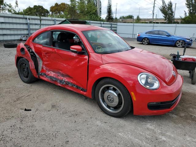 3VWJP7AT2DM622312 - 2013 VOLKSWAGEN BEETLE RED photo 4