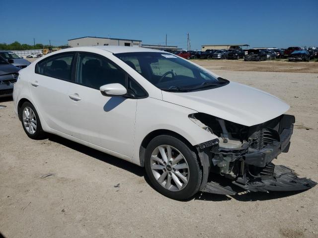 3KPFL4A70HE047472 - 2017 KIA FORTE LX WHITE photo 4