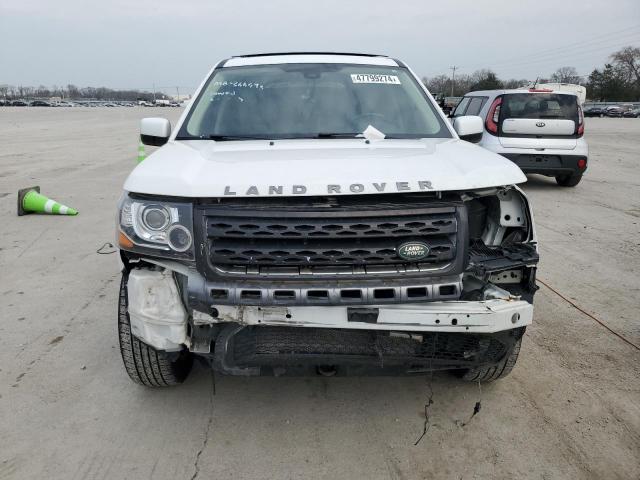 SALFR2BG5DH366493 - 2013 LAND ROVER LR2 HSE WHITE photo 5