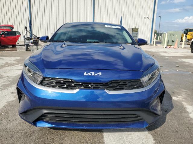 3KPF24AD4NE464503 - 2022 KIA FORTE FE BLUE photo 5