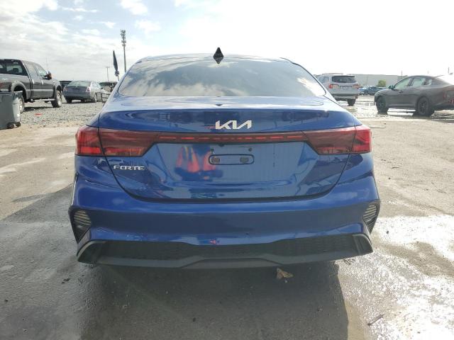 3KPF24AD4NE464503 - 2022 KIA FORTE FE BLUE photo 6