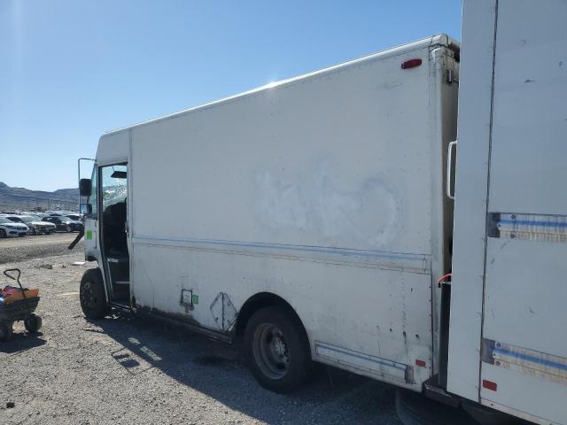4UZA4FF49WC932416 - 1998 FREIGHTLINER CHASSIS M LINE WALK-IN VAN WHITE photo 2