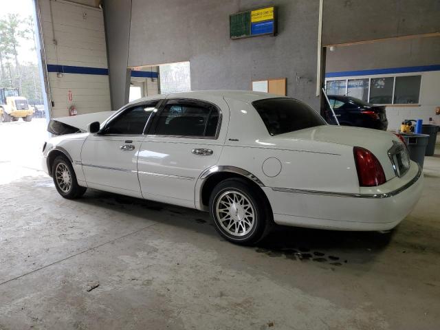 1LNHM81W92Y635551 - 2002 LINCOLN TOWN CAR EXECUTIVE Weiß Foto 2