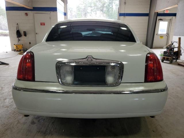 1LNHM81W92Y635551 - 2002 LINCOLN TOWN CAR EXECUTIVE Weiß Foto 6