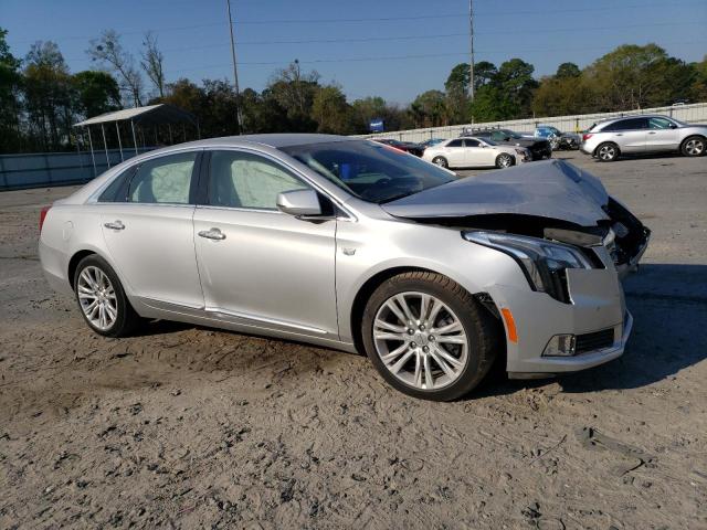 2G61M5S32J9132278 - 2018 CADILLAC XTS LUXURY SILVER photo 4