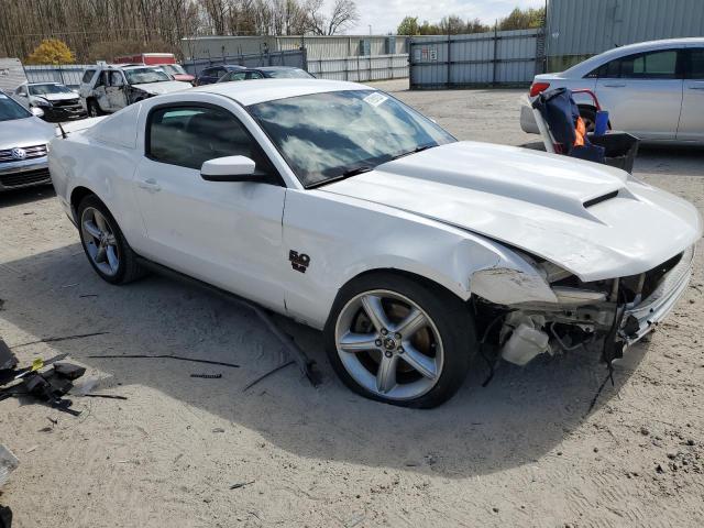 1ZVBP8CF4B5168083 - 2011 FORD MUSTANG GT WHITE photo 4