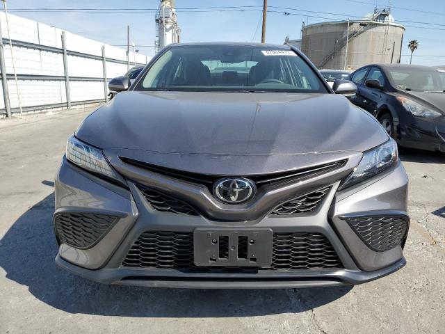 4T1G11AK3PU763369 - 2023 TOYOTA CAMRY SE NIGHT SHADE GRAY photo 5