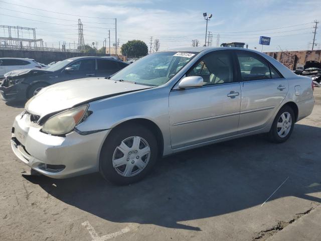 JTDBE32K720126725 - 2002 TOYOTA CAMRY LE SILVER photo 1