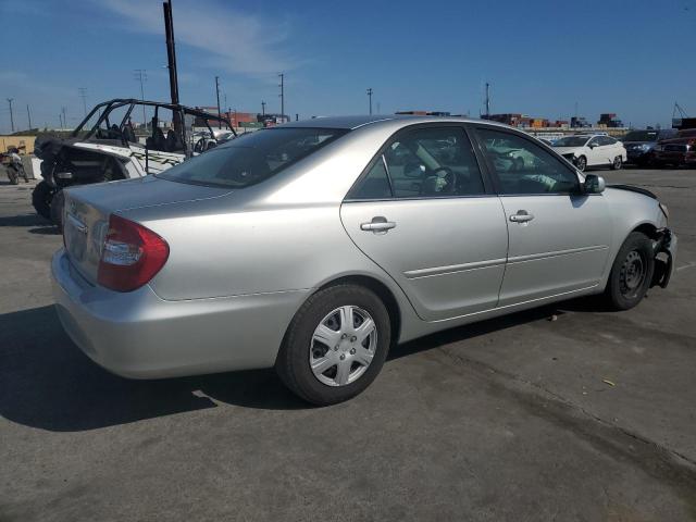 JTDBE32K720126725 - 2002 TOYOTA CAMRY LE SILVER photo 3