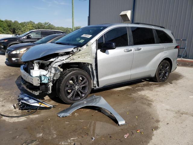 5TDXRKEC6NS130758 - 2022 TOYOTA SIENNA XSE SILVER photo 1