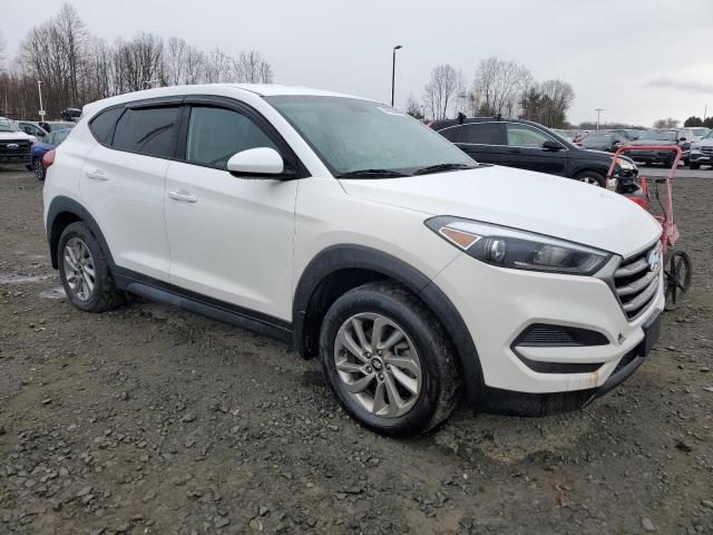 KM8J2CA40JU818111 - 2018 HYUNDAI TUCSON SE WHITE photo 4