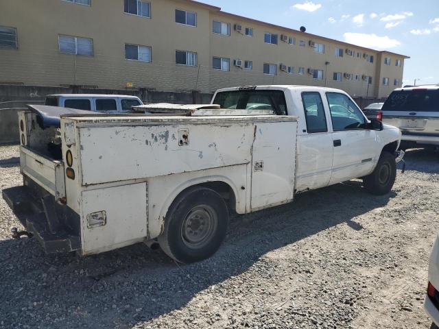 1GTGC29R3YF413302 - 2000 GMC SIERRA C2500 WHITE photo 3