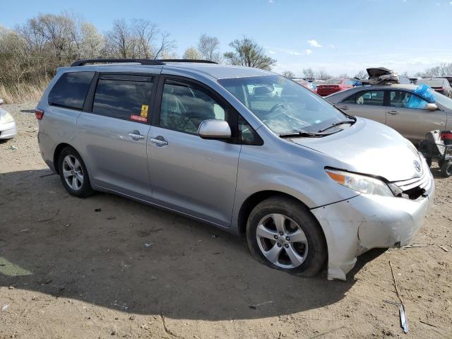 5TDKK3DC9FS618366 - 2015 TOYOTA SIENNA LE SILVER photo 4