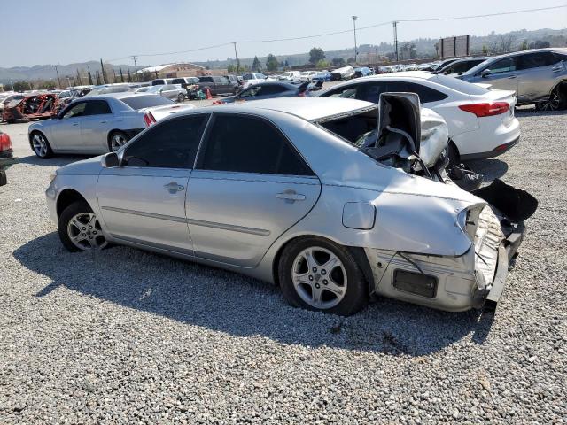 4T1BE32K82U607300 - 2002 TOYOTA CAMRY LE SILVER photo 2