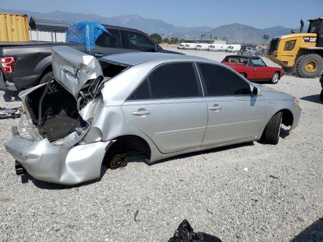 4T1BE32K82U607300 - 2002 TOYOTA CAMRY LE SILVER photo 3